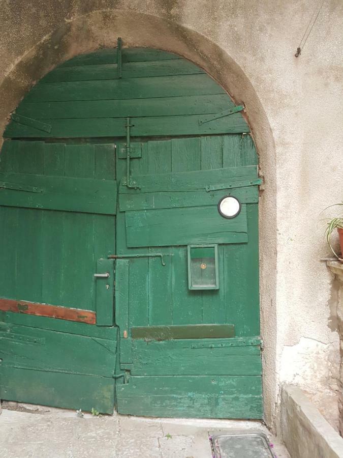 Apartmani Sole Vis Zewnętrze zdjęcie